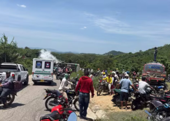 Accidente de bus escolar en Colombia deja dos muertos y 35 estudiantes heridos