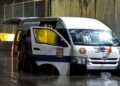 Seis pasajeros mueren en transporte público inundado en México