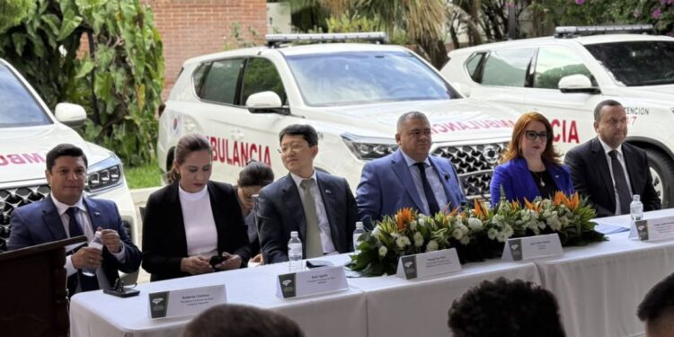 AMHON entrega tres ambulancias para fortalecer la atención en salud en tres municipios de Honduras