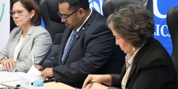 FUNAZUCAR, OEI y SECAPPH fortalecen alianzas para impulsar el arte, la cultura y el testimonio en Honduras