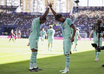 Barcelona lidera la liga española tras su triunfo 4-2 ante Levante UD