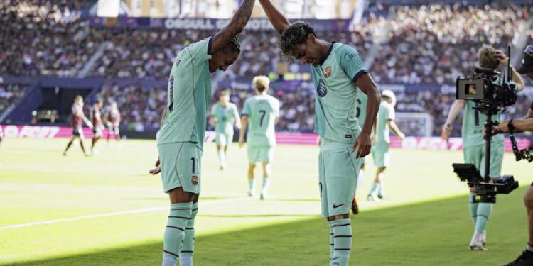 Barcelona lidera la liga española tras su triunfo 4-2 ante Levante UD