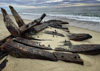 Posibles restos de un naufragio de 1884 aparecieron en la costa de Massachusetts luego de las tormentas del noreste