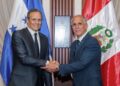 Presidente Asfura recibe cartas credenciales de nuevos embajadores de Perú y la República de Corea