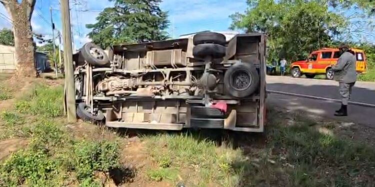 Fuerte volcamiento de camión blindado en Santa María del Real, Olancho