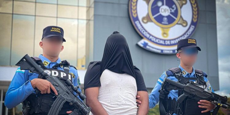 Capturan en Comayagüela alias “El Gordo”, presunto miembro de la Pandilla 18 dedicado a vender repuestos de motos robadas en Marketplace