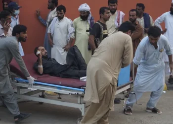 Once policías muertos en un atentado con coche bomba en el noroeste de Pakistán