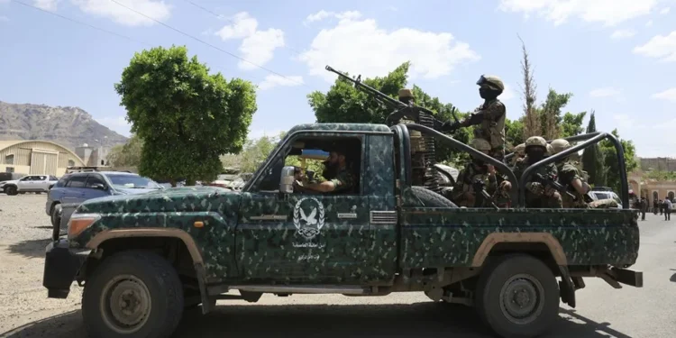 Aumentan a más de 2,000 los desplazados llegados a Yibuti por el avance hutí en Yemen