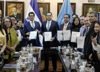 Sociedad civil entrega al Legislativo nueva propuesta de reformas electorales