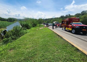 ¡Fuerte accidente en la CA-5! Choque entre dos vehículos deja solo daños materiales en Potrerillos
