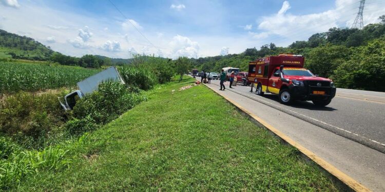 ¡Fuerte accidente en la CA-5! Choque entre dos vehículos deja solo daños materiales en Potrerillos