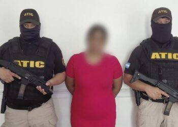 Detienen a la “dama de rojo” séptima implicada en una red de estafadores