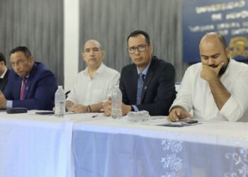 Diputados del Congreso Nacional sostienen conversatorio con jóvenes de Olancho en la Universidad Católica