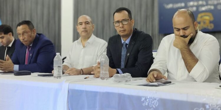 Diputados del Congreso Nacional sostienen conversatorio con jóvenes de Olancho en la Universidad Católica