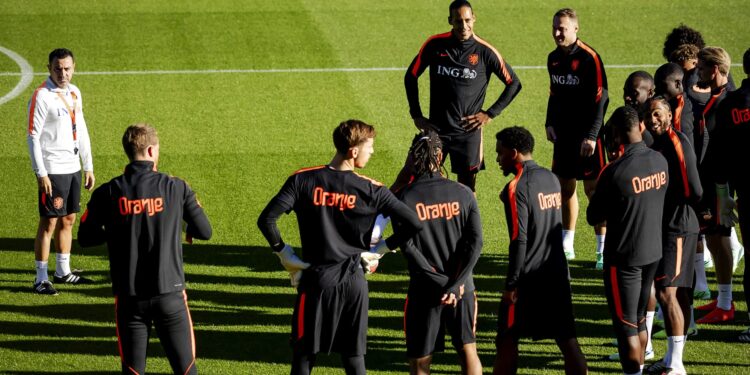 ¡Nueva era ‘Oranje’! Xavi Hernández asume como seleccionador de Países Bajos y confirma a van Dijk como capitán