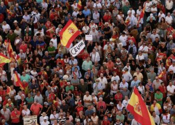 Miles de personas salen a las calles de toda España en apoyo a Ceuta por la crisis migratoria y contra el gobierno