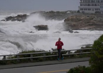 Mortal tormenta del noreste golpea la costa este de EE. UU. con severas inundaciones y vientos destructivos