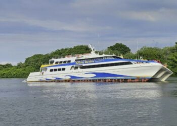 ¡Se hunde! Ferry Galaxy Wave sufre un accidente y tripulación es evacuada de emergencia