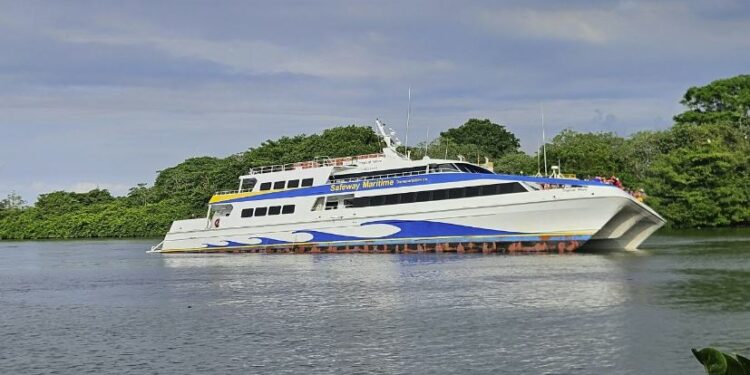 ¡Se hunde! Ferry Galaxy Wave sufre un accidente y tripulación es evacuada de emergencia