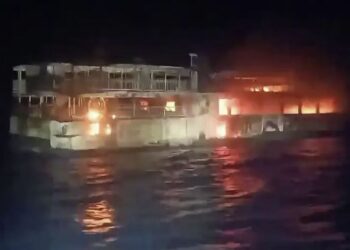 Se incendia un ferry en Filipinas: Hay 5 muertos y 87 desaparecidos