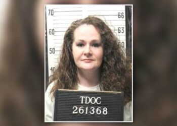 Christa Pike sobrevive a dos dosis de inyección letal y es trasladada de emergencia a un hospital en Tennessee