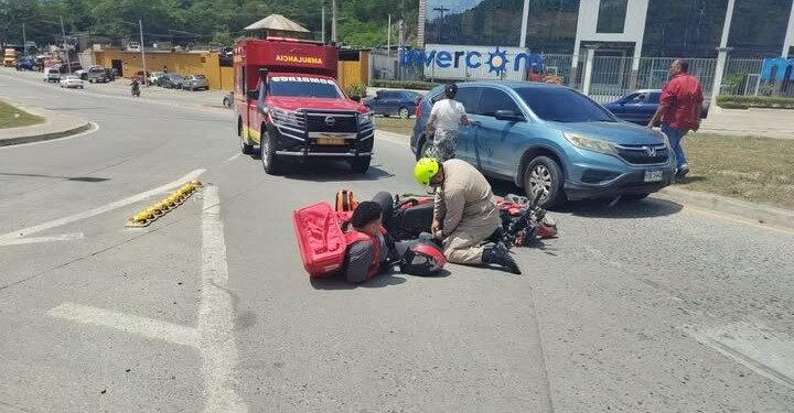 Accidente de tránsito deja personas afectadas tras despiste de motocicleta en La Lima, Cortés
