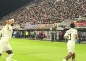 Estudiantes de La Plata denunció a Memphis Depay: el video de los gestos de la estrella del Corinthians a la tribuna