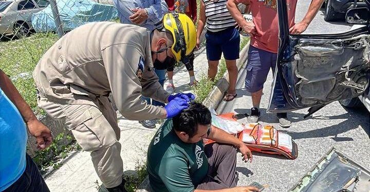 Choque entre motocicleta y turismo deja dos heridos en el barrio Dolores de Santa Rosa de Copán