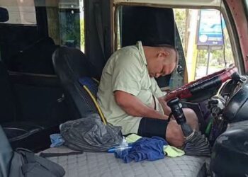 ¡Tragedia en la vía pública! Muere conductor de bus rapidito tras sufrir un fulminante paro cardíaco