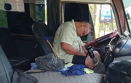 ¡Tragedia en la vía pública! Muere conductor de bus rapidito tras sufrir un fulminante paro cardíaco