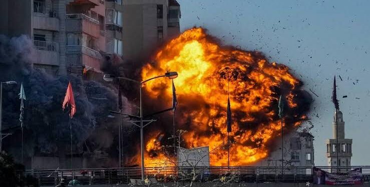 Israel intensifica los bombardeos en el sur del Líbano tras la visita del presidente libanés