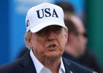 Trump dice que no frenará el crecimiento de la IA ahora que Estados Unidos “lleva la delantera” a China