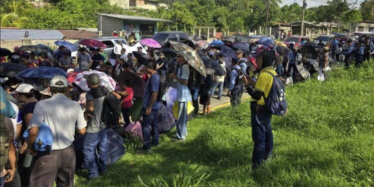 Socios de Koriun realizan marcha pacífica en las calles de Choloma, Cortés