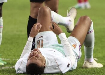Mbappé se marcha lesionado tras marcar con Francia y hace saltar las alarmas en el Real Madrid