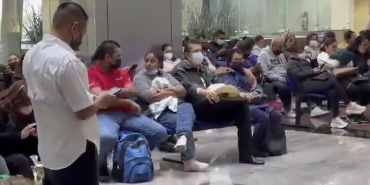 ¡Sin privilegios! Mel Zelaya está siendo atendido en un hospital público de México