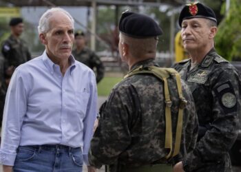 Presidente Nasry Asfura visitó el décimo batallón de infantería de las Fuerzas Armadas en La Paz