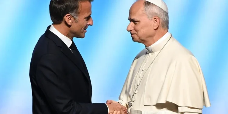 El papa pide paz en una época azotada por divisiones y conflictos durante una misa en Metz (Francia)
