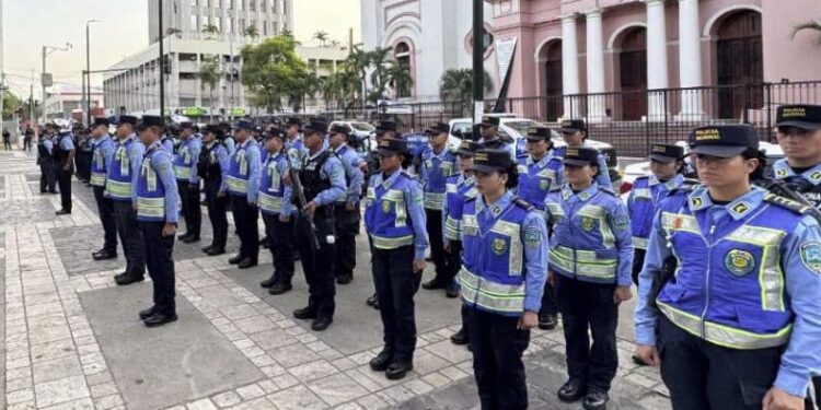 Tres mil funcionarios policiales darán seguridad durante los desfiles patrios en la capital