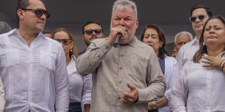 Roberto Contreras dispara contra la administración de Xiomara Castro: “Nunca vimos un centavo del gobierno anterior”