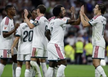 Real Madrid venció 4-1 a Rayo Vallecano y comparte la cima con el FC Barcelona