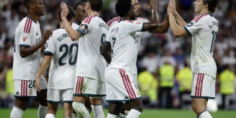 Real Madrid venció 4-1 a Rayo Vallecano y comparte la cima con el FC Barcelona