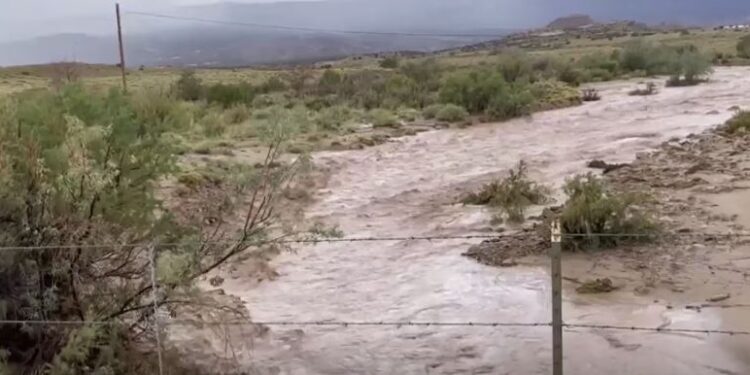 Dos adultos y un niño mueren arrastrados por las inundaciones en Nuevo México