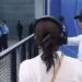 ¡Condenable! Sacan del estadio Nacional al influencer Shin Fujiyama tras hacer su entrada triunfal en los desfiles