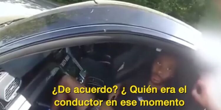 Se conoció el video del arresto de Sterling, acusado de conducir bajo los efectos del gas de la risa