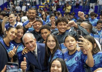 El Presidente Nasry Asfura juramentó a los atletas que representarán a Honduras en los Codicader 2026