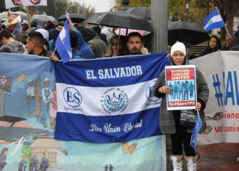 Organizaciones proinmigrantes piden al Gobierno de Trump mantener vigente el TPS a los salvadoreños