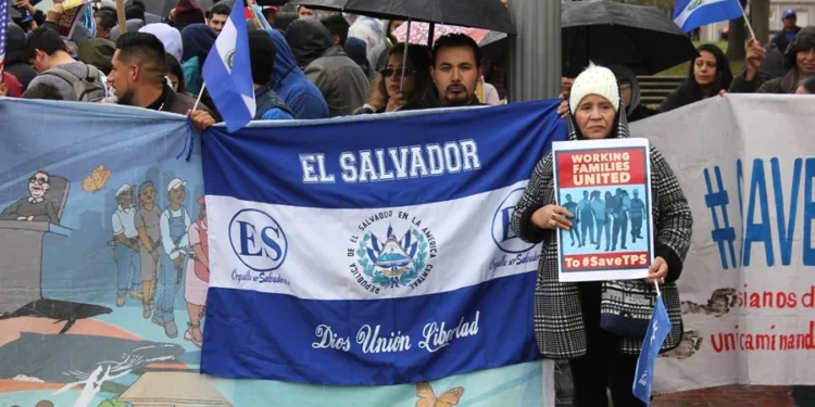 Organizaciones proinmigrantes piden al Gobierno de Trump mantener vigente el TPS a los salvadoreños