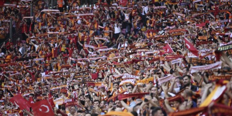 Escándalo en el fútbol de Turquía: el presidente de los árbitros fue detenido junto a otros acusados de corrupción