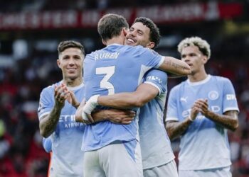 El Manchester City le ganó al United con un hombre menos