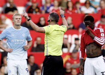 Escándalo en la Premier League: confirmaron que el VAR falló en la jugada que le dio el triunfo al Manchester City en el clásico